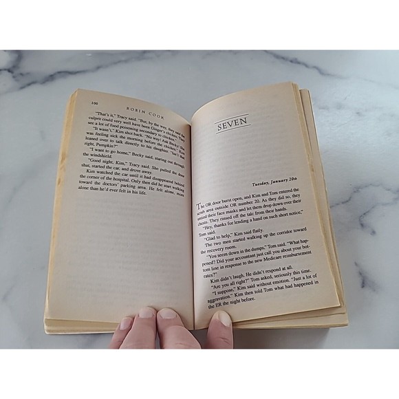 Toxin by Robin Cook (1999, Mass Market, Reprint) - Picture 6 of 10